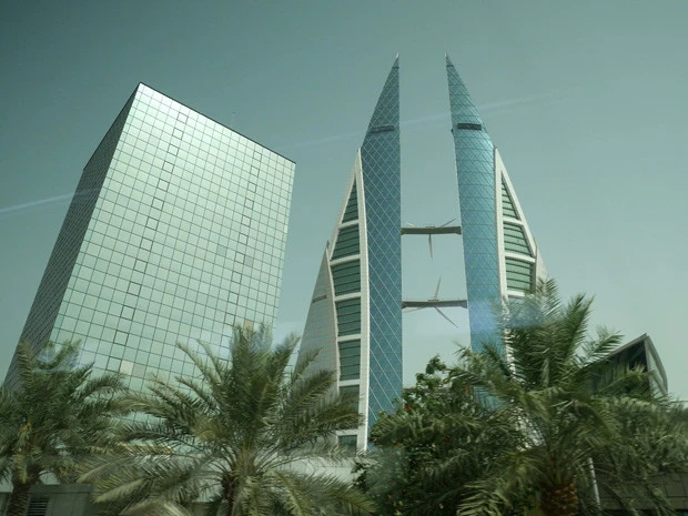 バスの窓から見えたとんがった高層ビル(ワールドトレードセンター)