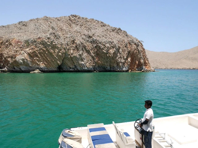 紺碧色のオマーンの海はヌルっとしていた