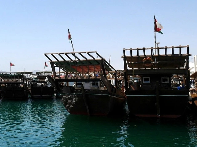 伝統的な木造船