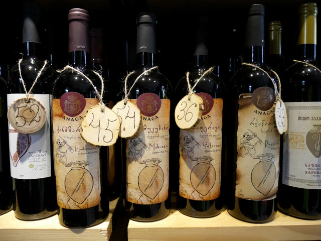 クヴェヴリのワインは壺の絵が描かれている