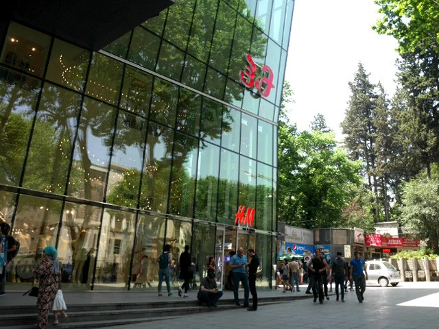 H&Mをジョージア語で書くとこうなるのか......