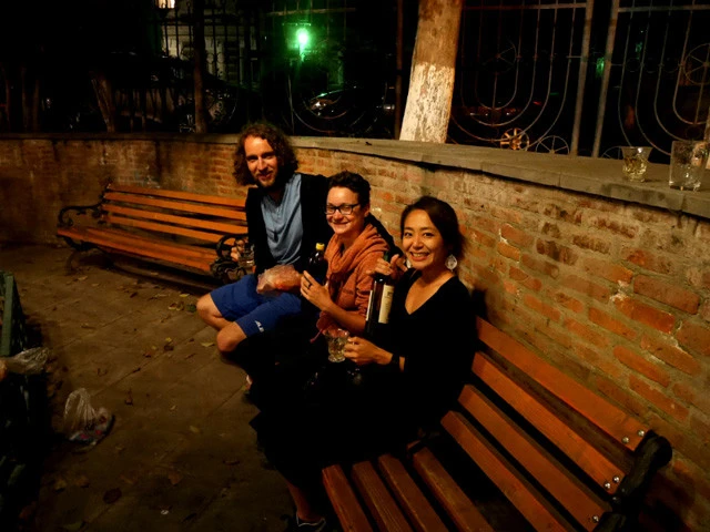 公園で外飲み。学生時代を思い出す