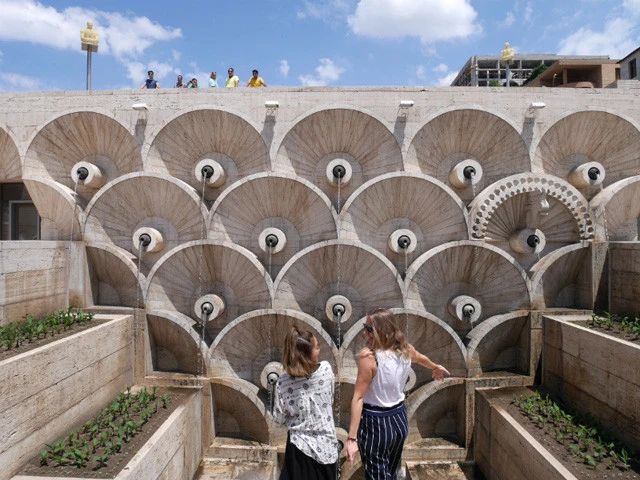 噴水前でインスタ映え!