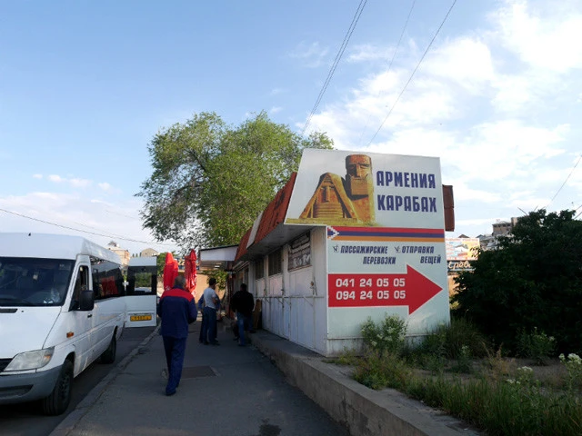 ナゴルノ・カラバフへ向かうバスのターミナル