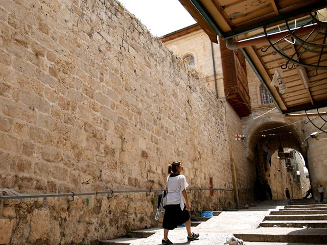 イスラエルのエルサレムへひとまず辿り着いたが、所持金の少なさに不安......