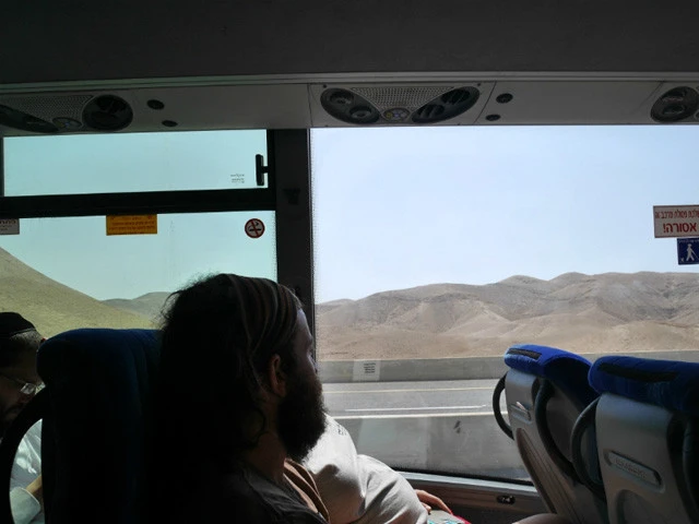 道路はきれいにインフラ整備されているけど、周りは何もない