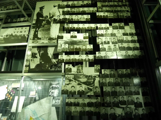 展示室にはたくさんの事故処理作業員の写真が貼られていた