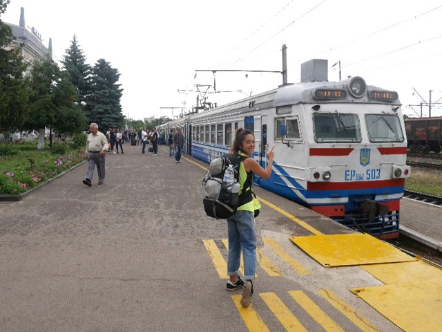 リヴネからリヴィウへの移動はこの列車で3時間ほど
