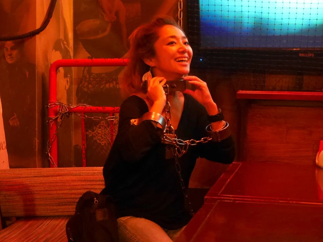 手錠や首輪をつけて遊んでみる