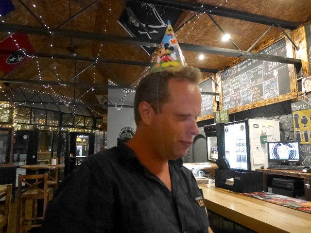 ニックのグランピーフェイス顔マネ