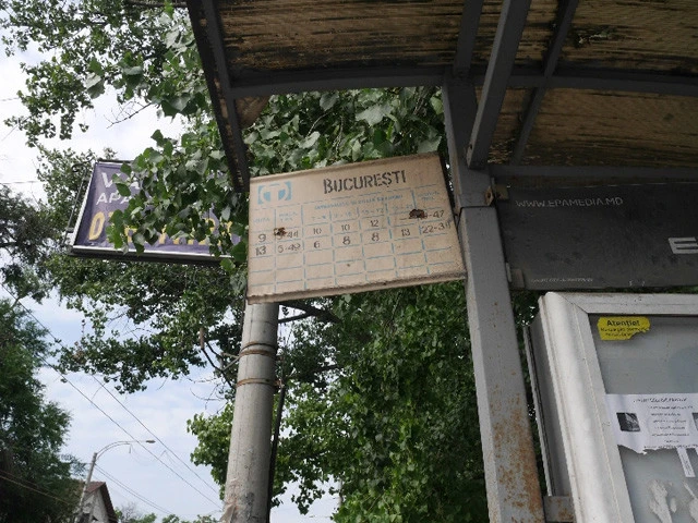 バス停。さよならモルドバ