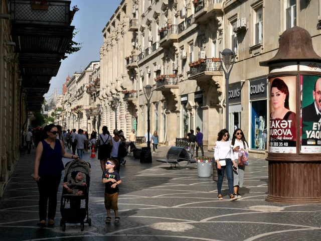 バクーのメインストリート「ニザミ通り」