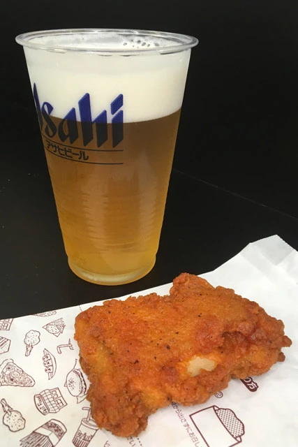 店舗限定で、サーバーから注がれた生ビールが飲める