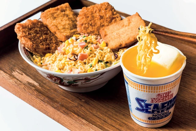 <使用食材>カップヌードル、シーフードヌードル(日清食品)、バター、牛乳、フィレオフィッシュ(マクドナルド)、えびフィレオ(同)