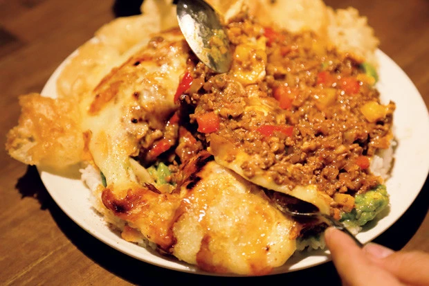 バターとアボカドの脂肪分が染み込んだタコライスは、とにかく特濃!