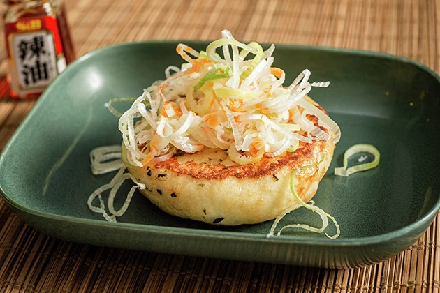 【B級フード研究家・野島慎一郎のバカレシピ】普通の肉まんを本格中華にメガアップデート!「油そばダレ焼き肉まん」