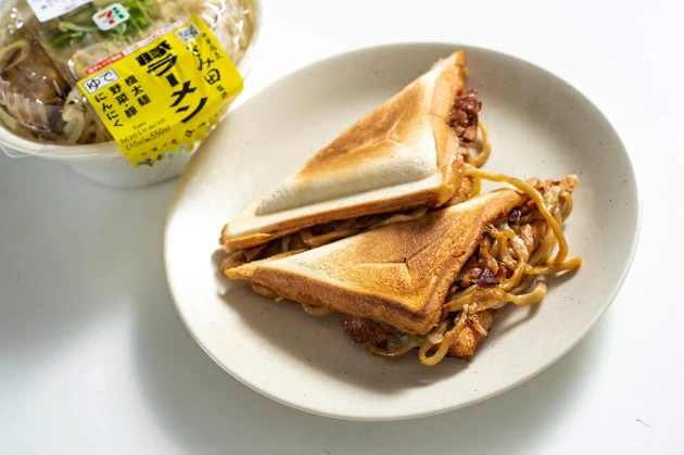 【B級フード研究家・野島慎一郎のバカレシピ】「まぜるな危険」かと思いきや新ジャンル二郎系に!「マシマシ! 二郎系ホットサンド」