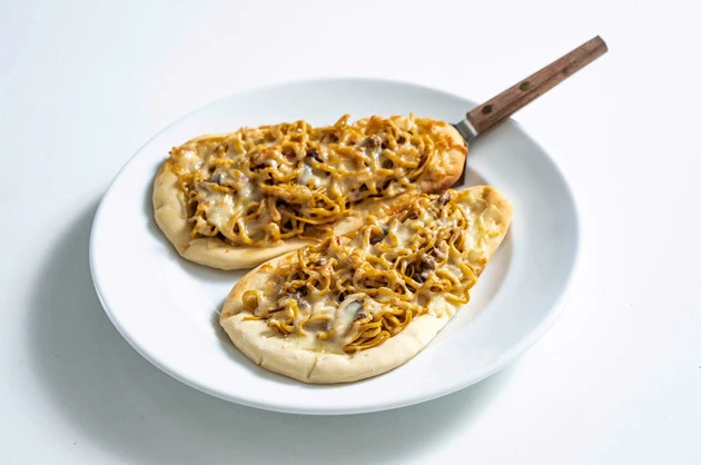 【B級フード研究家・野島慎一郎のバカレシピ】「蒙古タンメン中本」のセブン数量限定商品をピザに?「北極ブラックピザ」