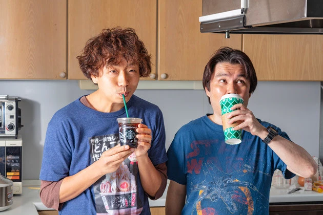 （１）飲む！　まずはスタバのコーヒーを完飲し、空のカップを用意するところからスタート。もちろん中身はコーヒー以外でもいいが、最もサイズが大きい「Ｖｅｎｔｉ」で注文しよう