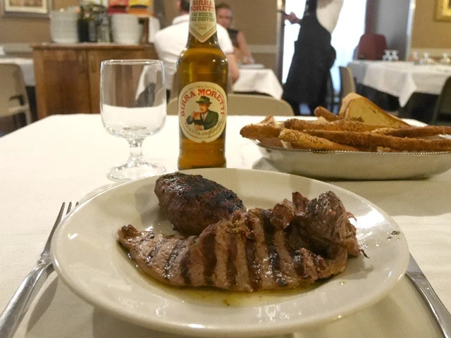 カターニア名物、馬肉料理