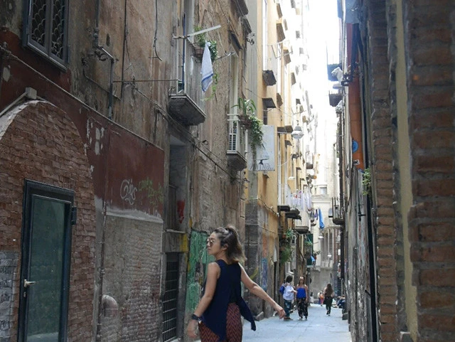 危険地区でカメラを置いての自撮りはヒヤヒヤ。背中向けてる時はもっとヒヤヒヤ