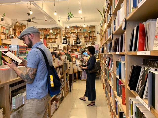 シンガポールの代官山チョンバルエリアで人気の書店