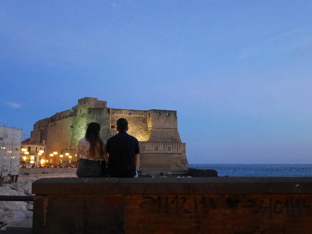 夜の卵城もロマンチックよなぁ。