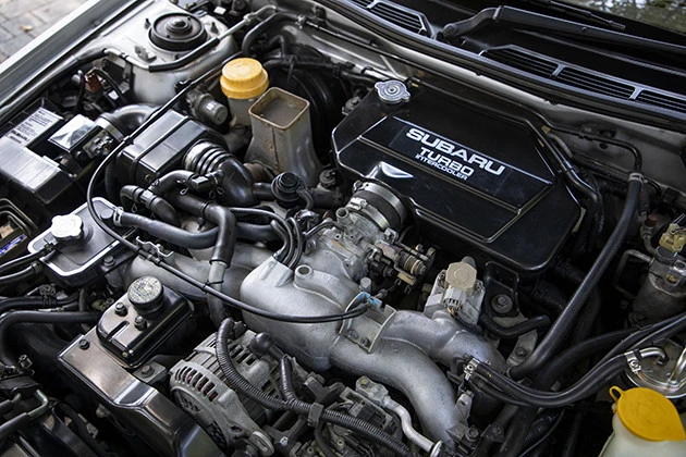 世の男を夢中にさせた水平対向エンジン。MTモデルは220PSを発揮した