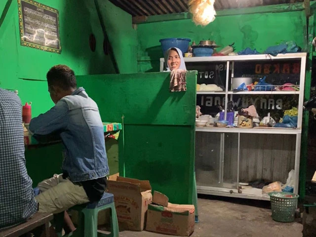 バクソ屋。女性がいるところがキッチン