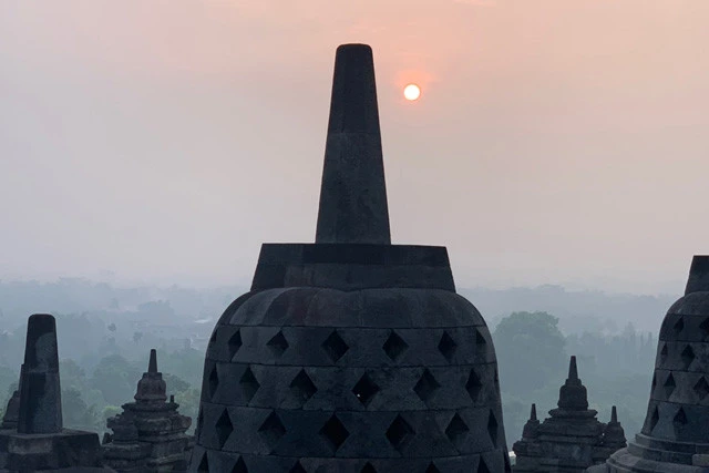仏塔の先から飛び出したイクラがポロリとこぼれ落ちたのかと思ったよ！