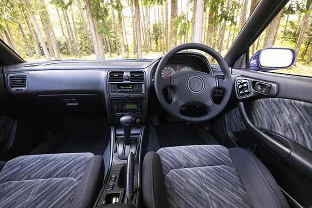 シート表皮の質感をグレードアップ。コンソールの小物入れ、カードホルダーなども新設