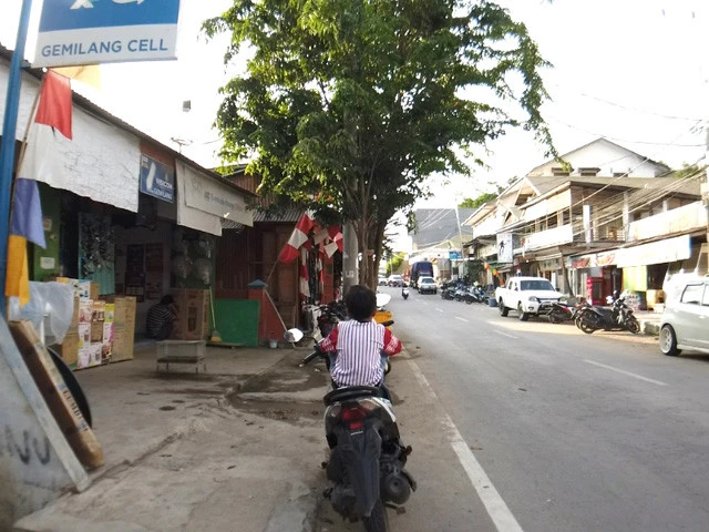 街中。女性や子供たちも多く治安は良さそう