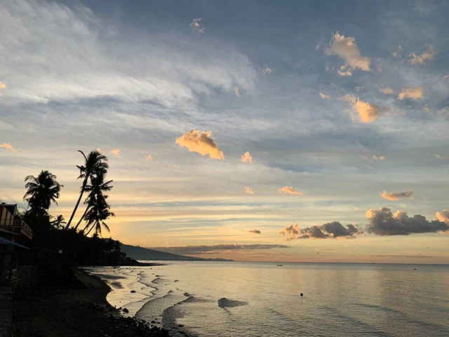 マウメレのサンセット。水色とオレンジのグラデーションきれい。肉眼だともっと！
