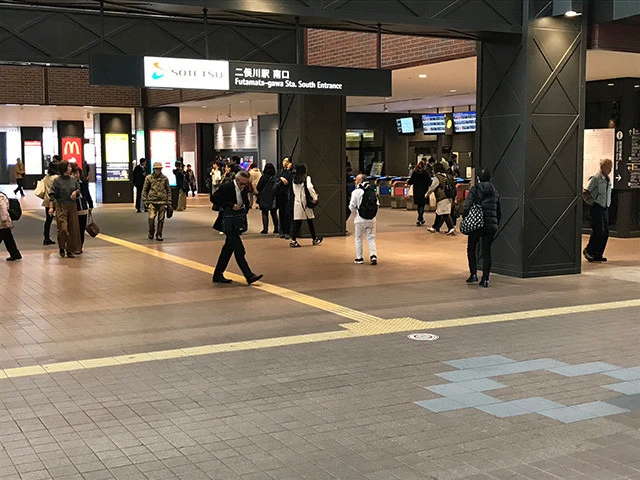 二俣川は新しい商業施設にも人が多かったが、一番人が集まっていたのは免許センター行きのバス停だった