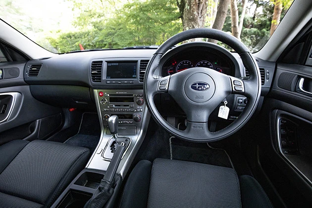 懐かしのＤＶＤナビゲーション。モニターには燃費や整備情報なども