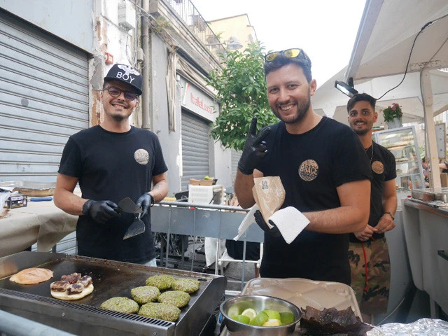 ピスタチオバーガー屋のお兄さんたち