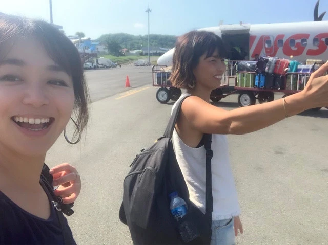 いざ、フライト！ 右がバリ在住の友人