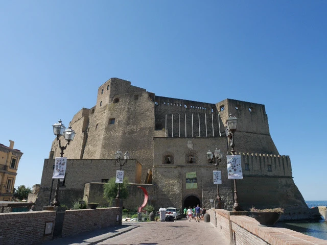 卵城。たまごじょう。イタリア語でカステロ・デル・オーボ