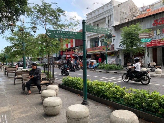 きれいに整備されているマリオボロ通り