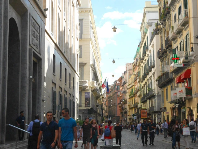 トレド通りは賑わっていて明るい雰囲気