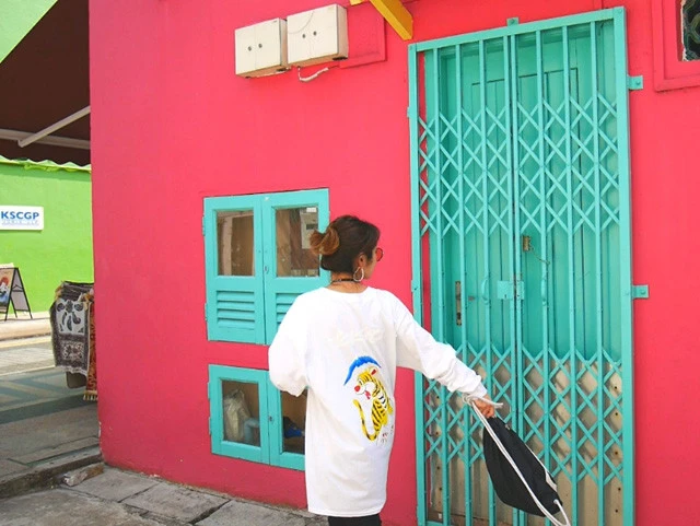 アラブストリートのカラフルな壁で私も撮影してみる