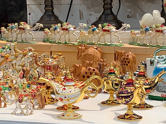 アラブっぽいラクダや『アラジンと魔法のランプ』のような雑貨