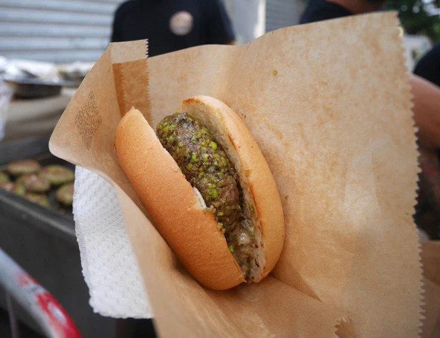 ピスタチオバーガーいただきまーす