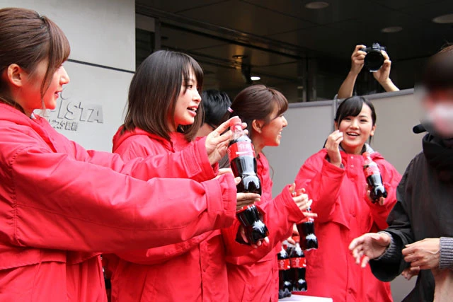 「令和」ボトルは2000本、配布。なかには2度並ぶ人もいた