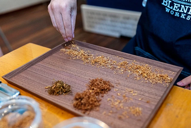 黄色葉、バーレー、オリエントの3つの葉たばこをブレンド