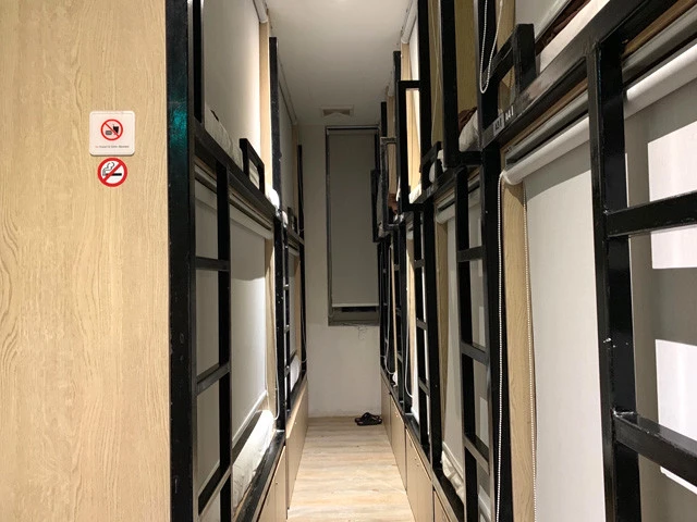 旅人の泊まる安宿はこんなとこ。カプセルホテルみたいで清潔！