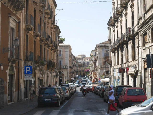 バロック様式の建築が並ぶ街中