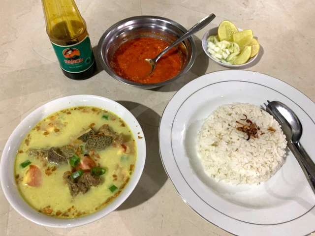 ＳＯＴＯ　ＢＡＢＡＴ（ソトババト）は内臓スープのことだった