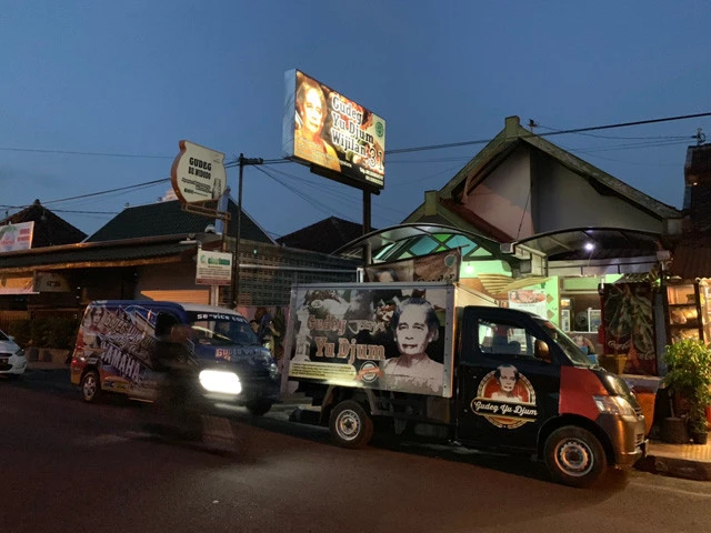 グドゥッのお店が並ぶウィジラン通り