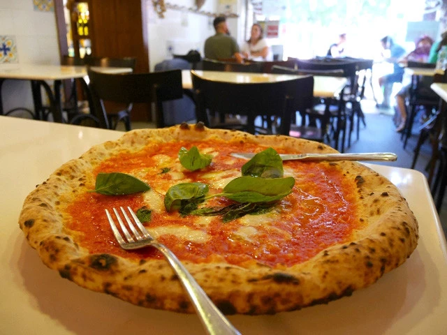 ナポリピザの代名詞マルゲリータ